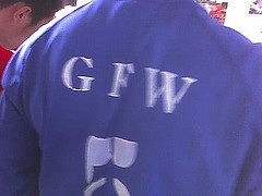 印有GFW的衣服